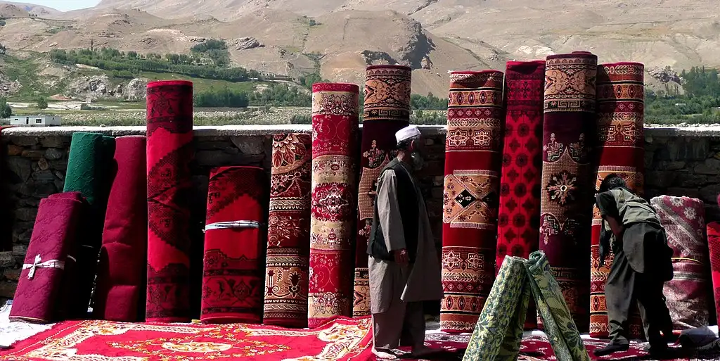 Afghan carpets sell
