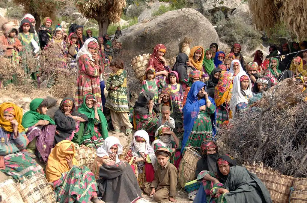 afghan woman and children from the village of dudarek