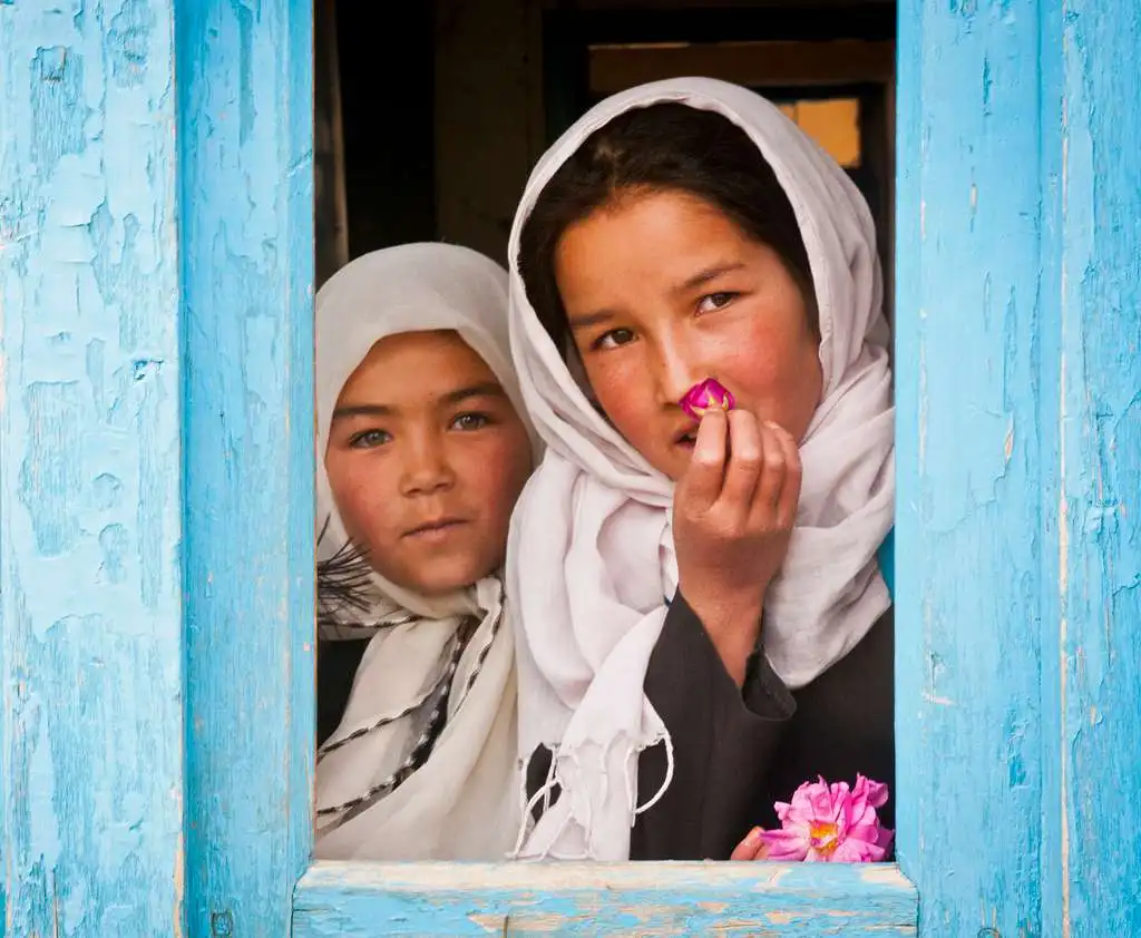 hazara schoolgirls in bamyan afghanistan